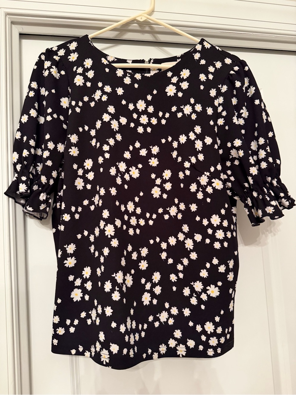 XL flutter sleeve floral top